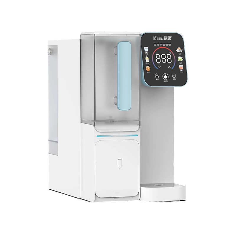 What technologies does the mobile drinking water bar use to ensure the purity of the output water?